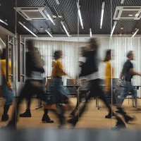 image d'illustration de la page onliz store - personnes marchant dans une entreprise