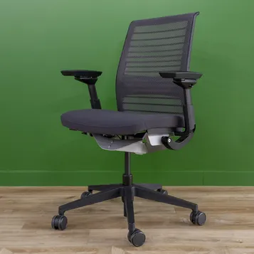 Fauteuil de bureau reconditionné Steelcase Think V2 Poivre 4D